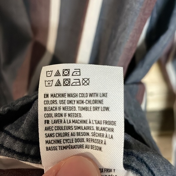 American Eagle size XXL blue,red, white strip long sleeve button down shirt - Picture 7 of 8